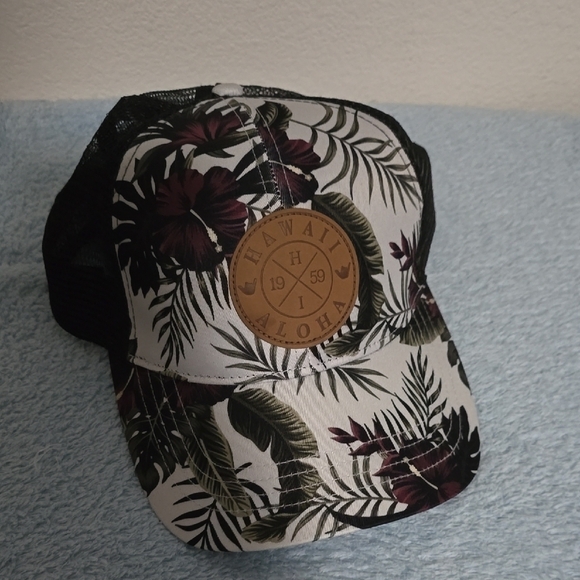 Robin Ruth Other - NWOT Unisex Robin Ruth Tropical Leaf Mesh Cap